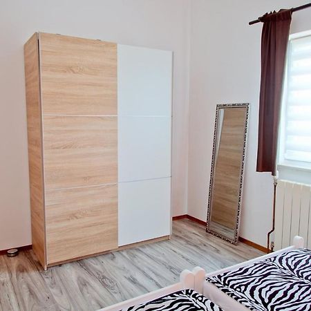 Apartmans Dina And Hana Radeki Polje 50 Apartment Loborika Exterior photo