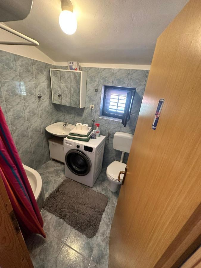 Apartmans Dina And Hana Radeki Polje 50 Apartment Loborika Exterior photo