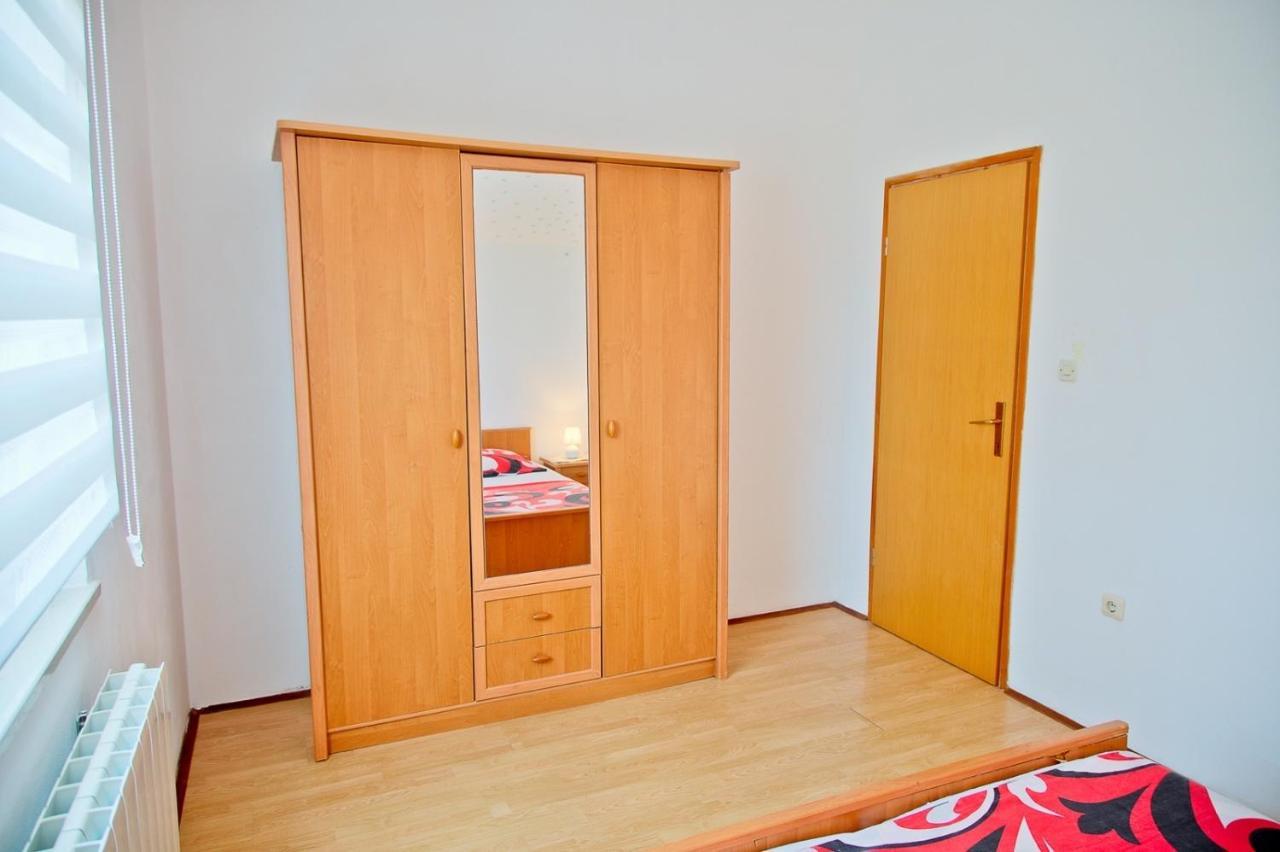 Apartmans Dina And Hana Radeki Polje 50 Apartment Loborika Exterior photo