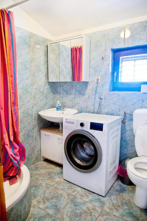 Apartmans Dina And Hana Radeki Polje 50 Apartment Loborika Exterior photo