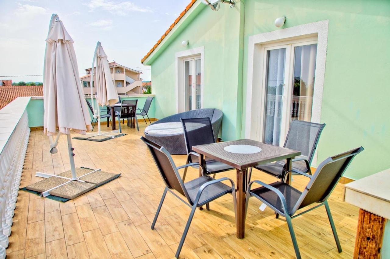 Apartmans Dina And Hana Radeki Polje 50 Apartment Loborika Exterior photo