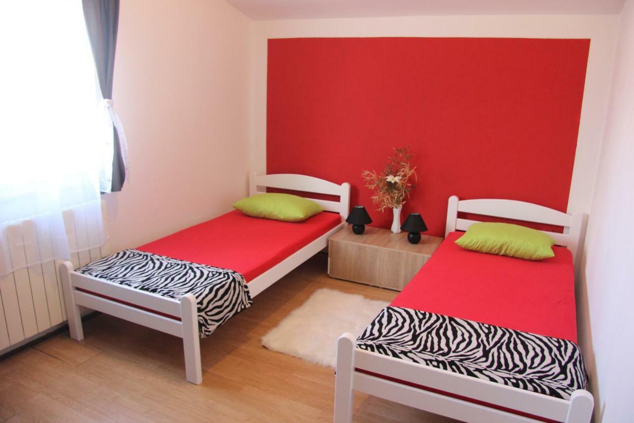 Apartmans Dina And Hana Radeki Polje 50 Apartment Loborika Exterior photo