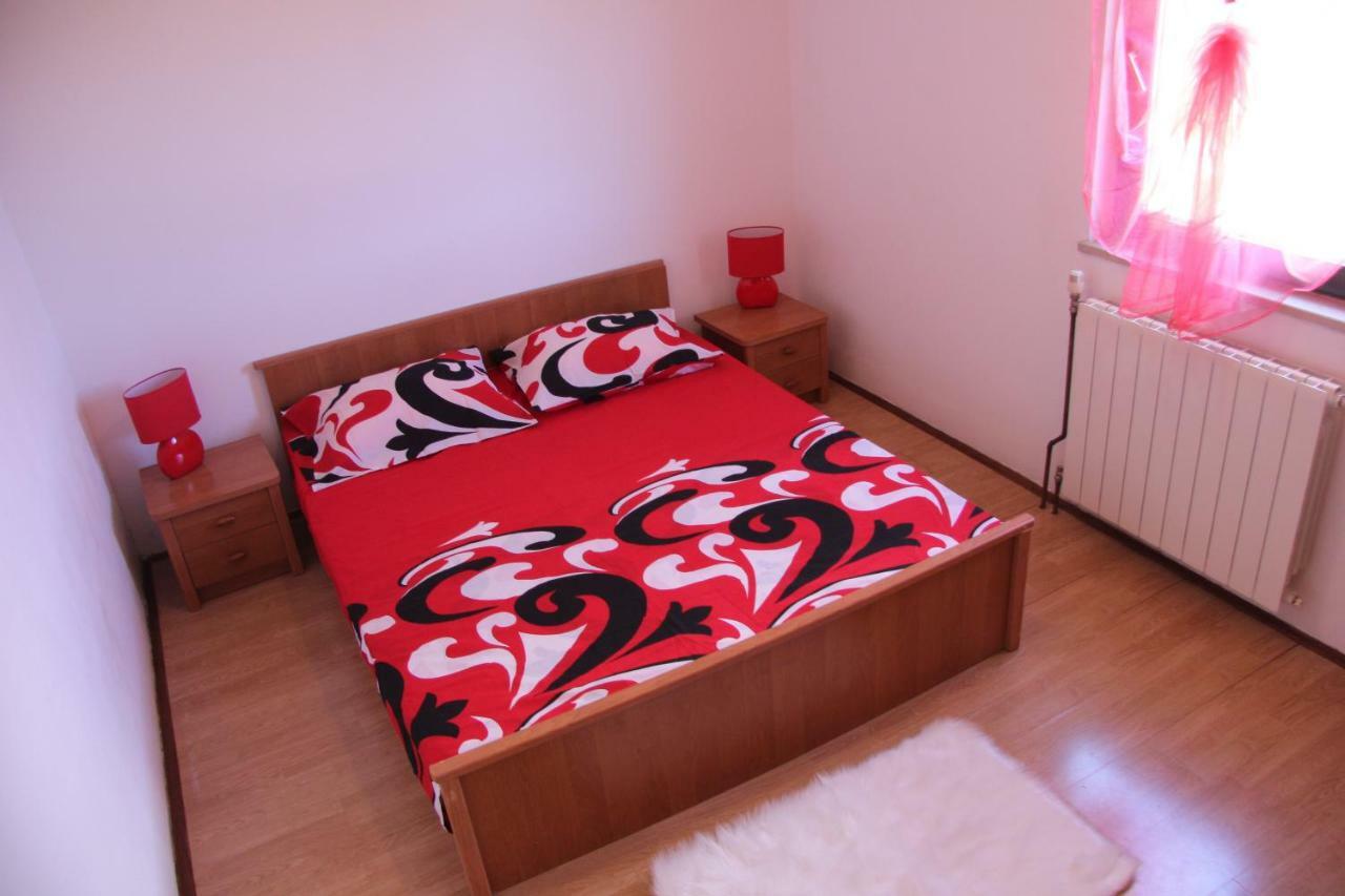 Apartmans Dina And Hana Radeki Polje 50 Apartment Loborika Exterior photo